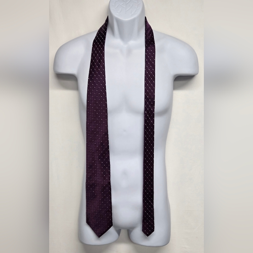 Croft & Barrow Purple White Diamond Pattern Polka Dot Tie 100% Silk Excellent